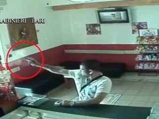 Molfetta (BA) - Pistolettate nel bar, 2 arresti (11.06.14)
