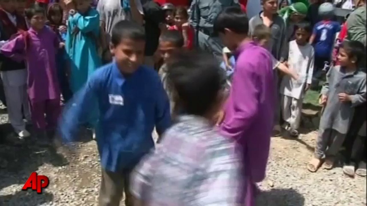 Kabul celebrates "Go Skateboarding Day"