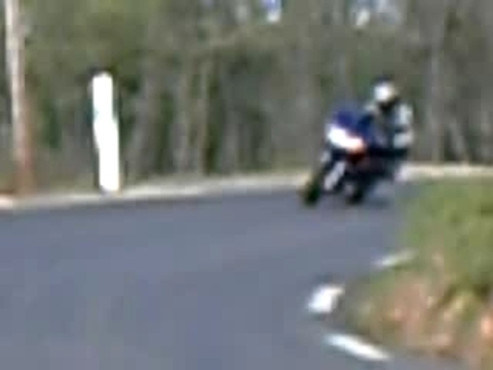 600 fazer virage 04 Pourrières