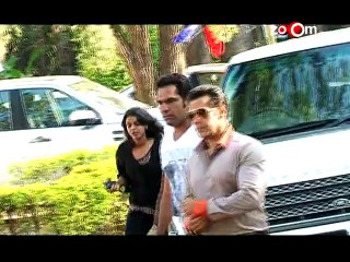 Shahrukh Khan and Salman Khan together SKIP an event