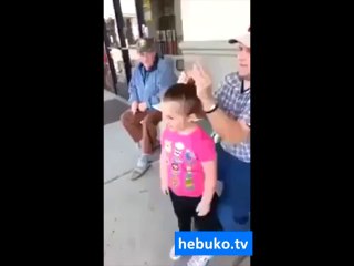 kızlarının saçlarını toplamak için babalara özel yöntem! :D