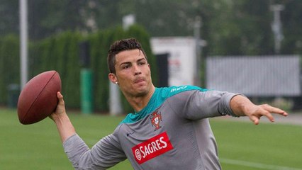 Ronaldo plays football, futebol at Jets facility