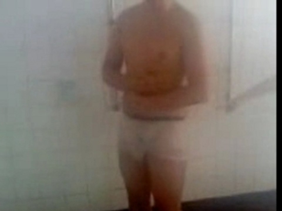 mike sous la douche