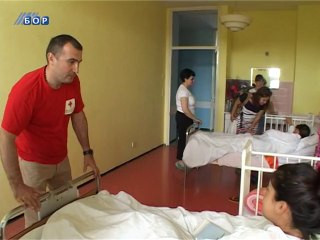 Crveni krst uručio poklone novorođenoj deci, 11. juin 2014.