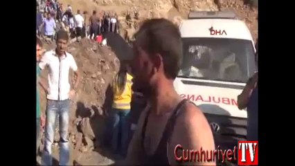 3 işçi toprak altında mahsur kaldı