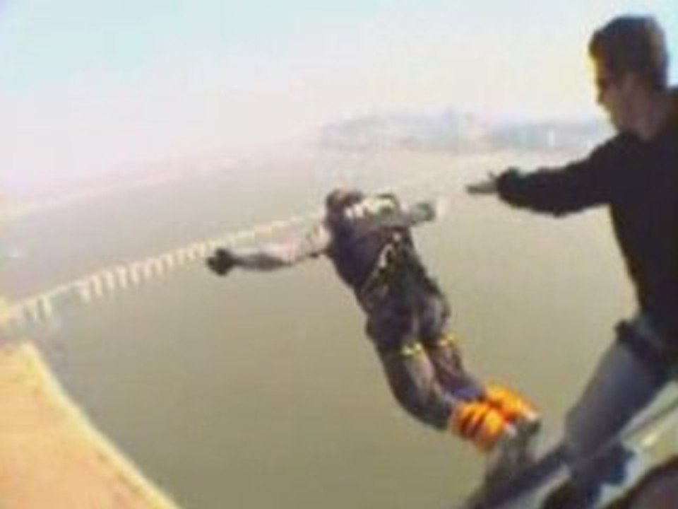 AJ HACKETT bungy Macao Tower 233 m