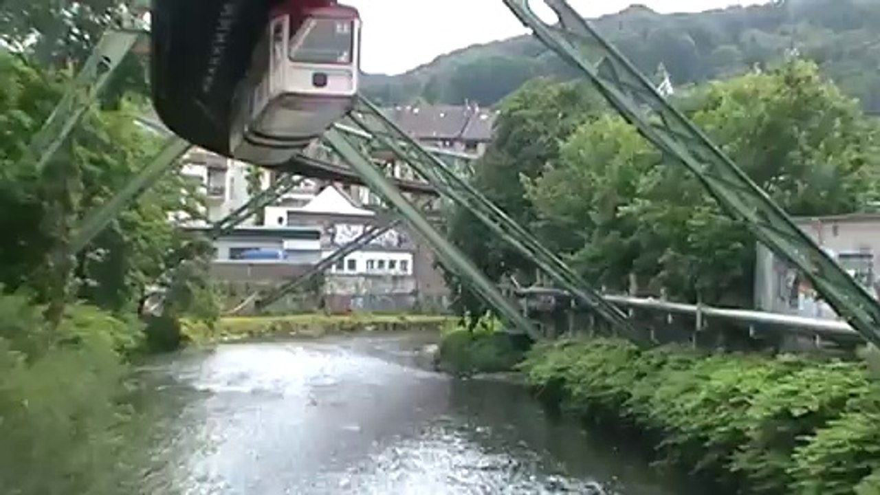 en sessu de la wupper avec le monorail