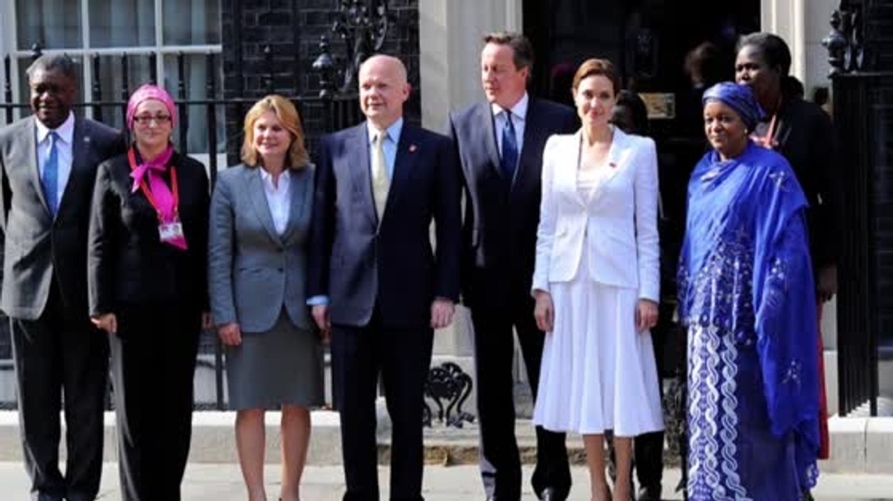 Angelina Jolie ruft bei einem Gipfeltreffen dazu auf, gegen sexuelle Gewalt vorzugehen