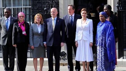 Angelina Jolie ruft bei einem Gipfeltreffen dazu auf, gegen sexuelle Gewalt vorzugehen