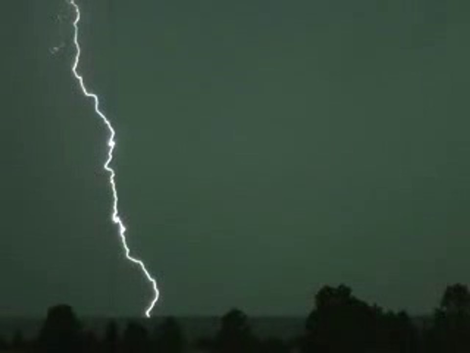 ağır çekim yıldırım düşmesi