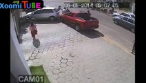 Brazilian thief gets run over by a car while trying to rob someone