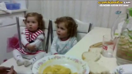 Annelerine Neden Dövdün Bizi Diye Kızan İkizler