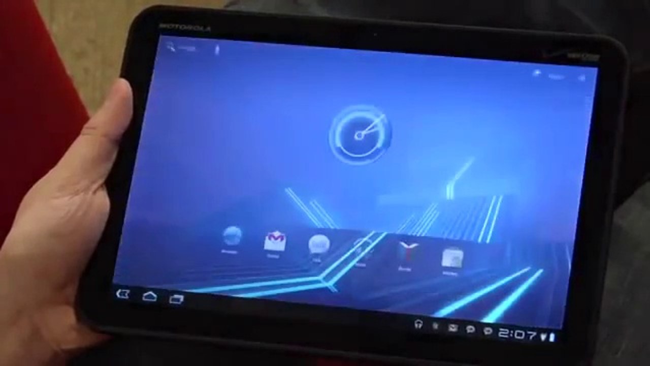 Tested.com Reviews the Motorola Xoom