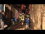 Napoli - Incendio in un appartamento, feriti due vigili del fuoco -2- (03.12.13)