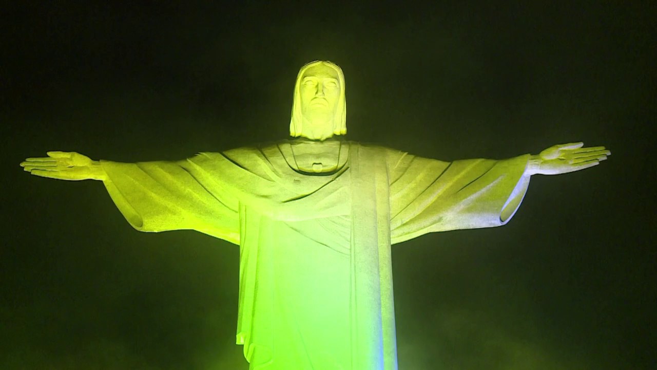Le Christ Rédempteur de Rio s'illumine aux couleurs du Mondial
