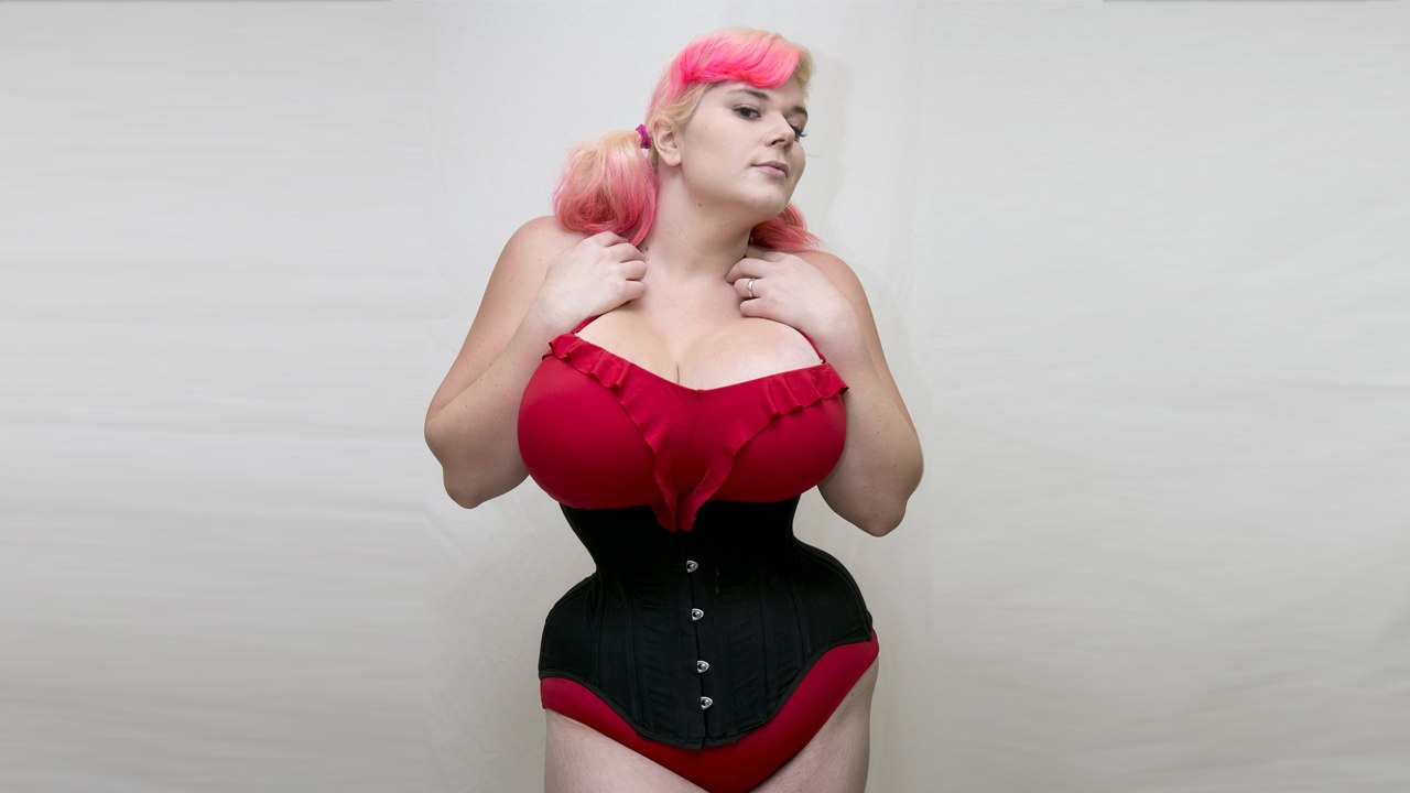 Extreme Corseter Shrinks Waist From 38 to 23 Inches