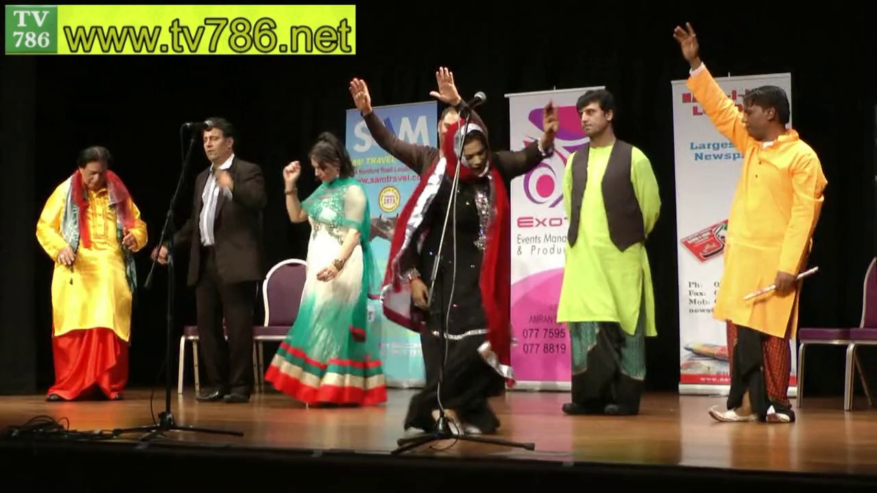 ZARA AKBAR Best Dhamal Dance at Punjabi Stage Drama CHALO CHALO UK CHALO