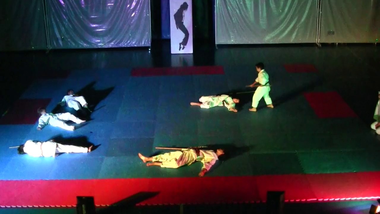 Gala Karate Thriller Show by as Cannes Karaté, Magic stick