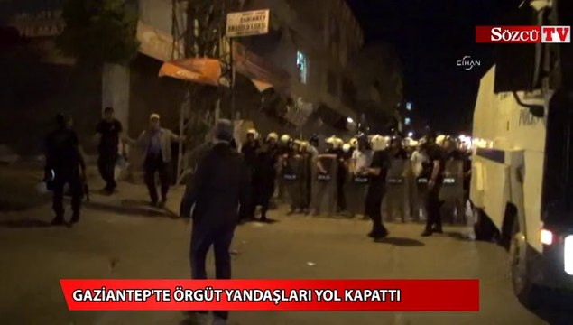 Gaziantep'te yol kapatan örgüt yandaşlarına polis müdahale etti