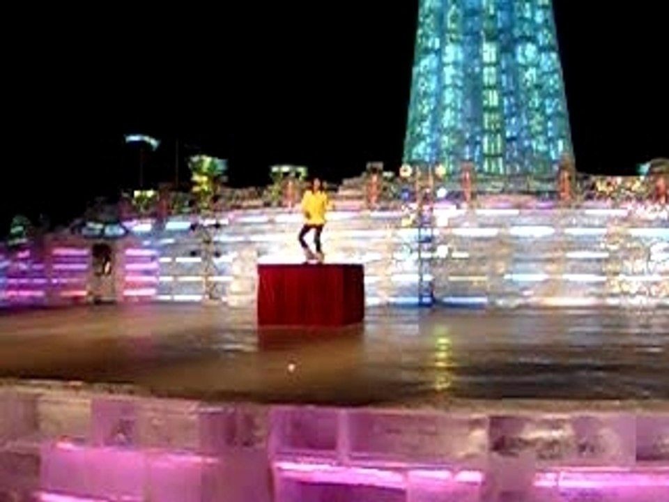 Discothèque de glace à Harbin en Chine