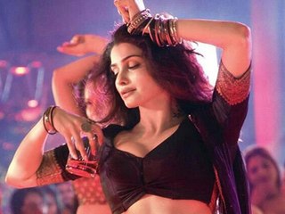 Ek Villain's Seductive Song Awari | Review