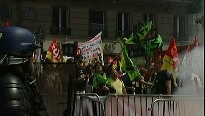 "Ça va péter, ça va péter" scandent les cheminots en grève à Paris