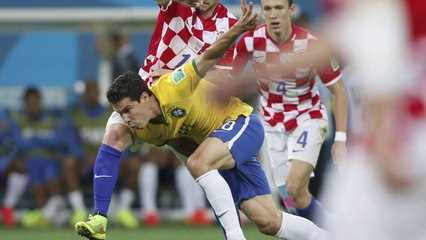 Neymar brilha na estreia do Brasil