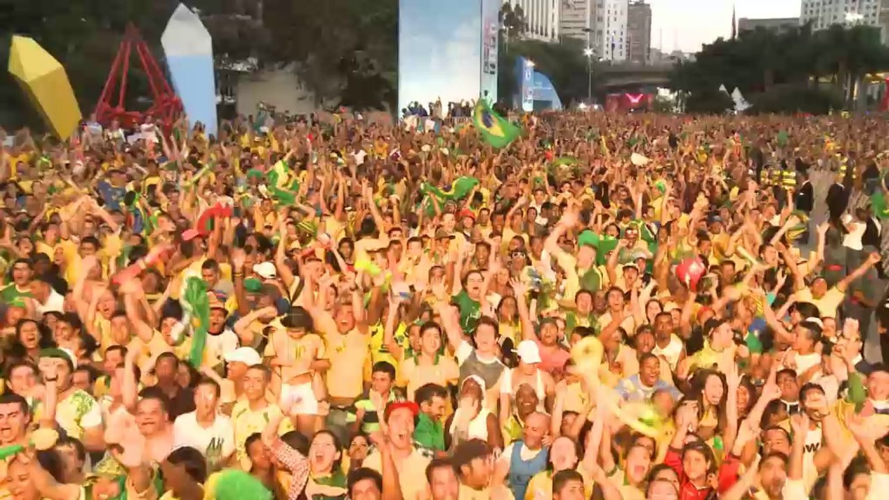 Brasil 2014 - Los aficionados brasileños disfrutan con la victoria ante Croacia