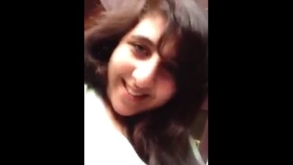 Mimikleriyle Kendine Aşık Eden Şirin Kız