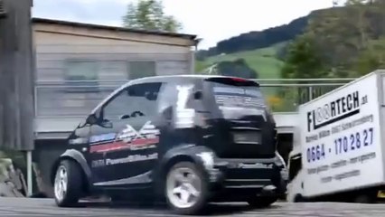 Boyundan büyük işler yapmak