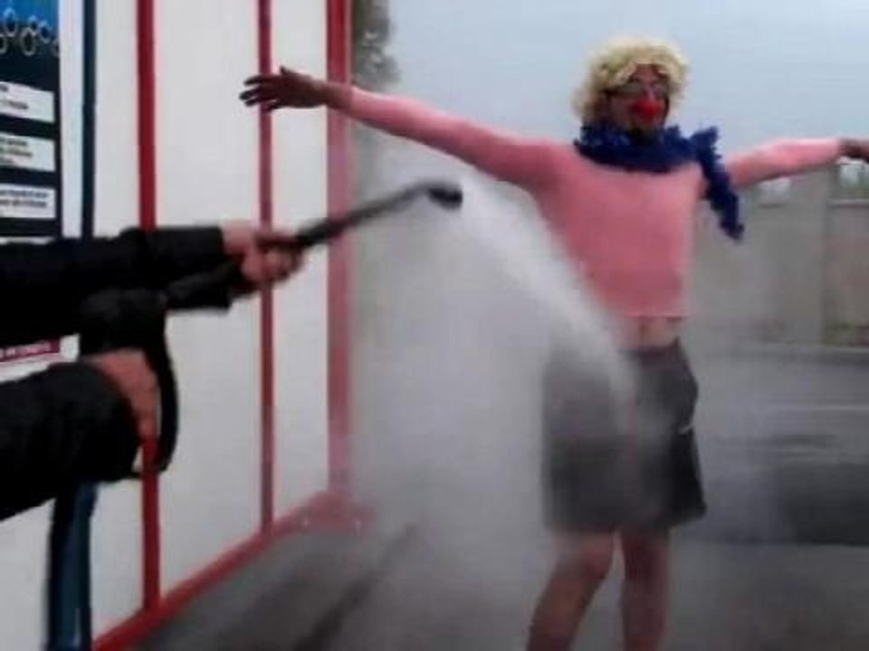 "A l'eau ou au resto", nouveau défi sur les réseaux sociaux et nouveaux dangers - 13/06