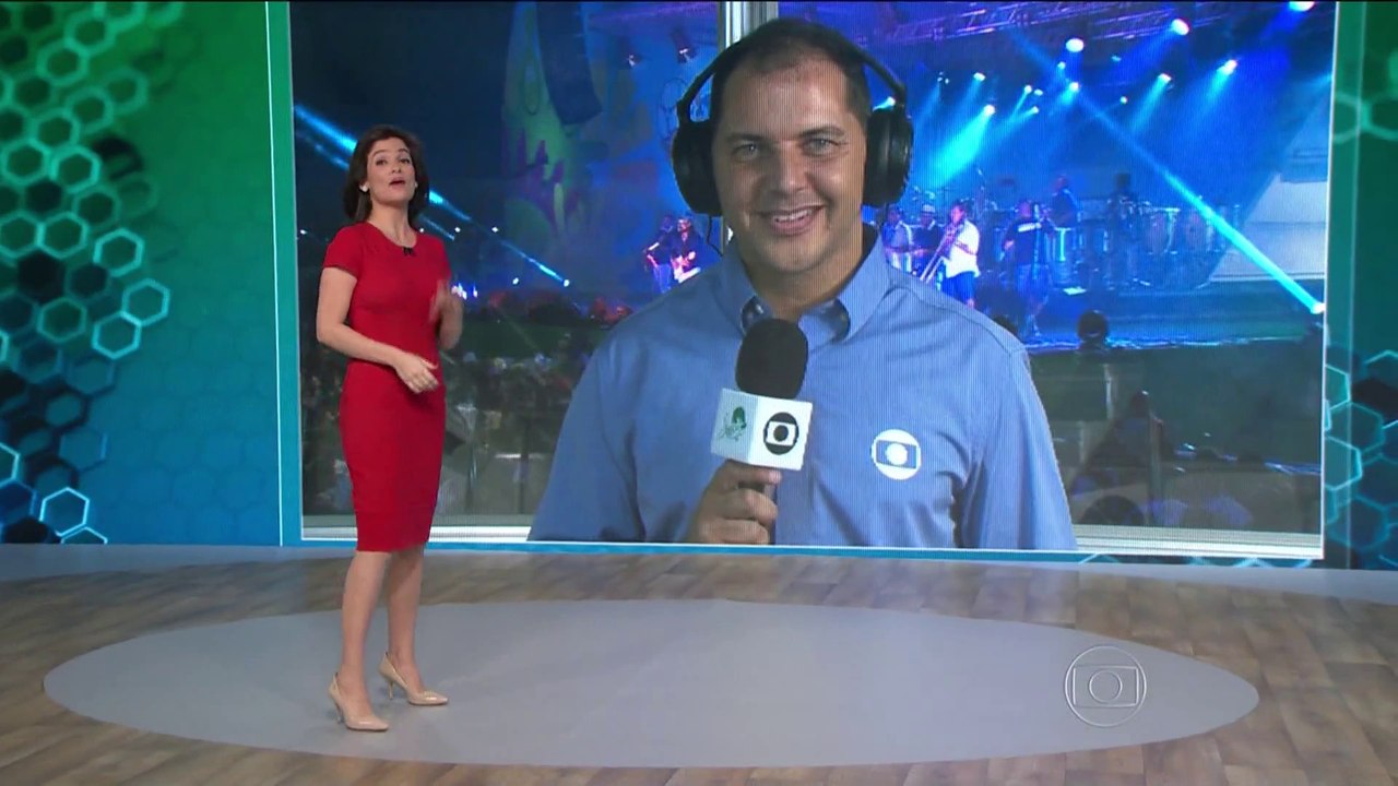 Renata Vasconcellos saborosa de vermelho