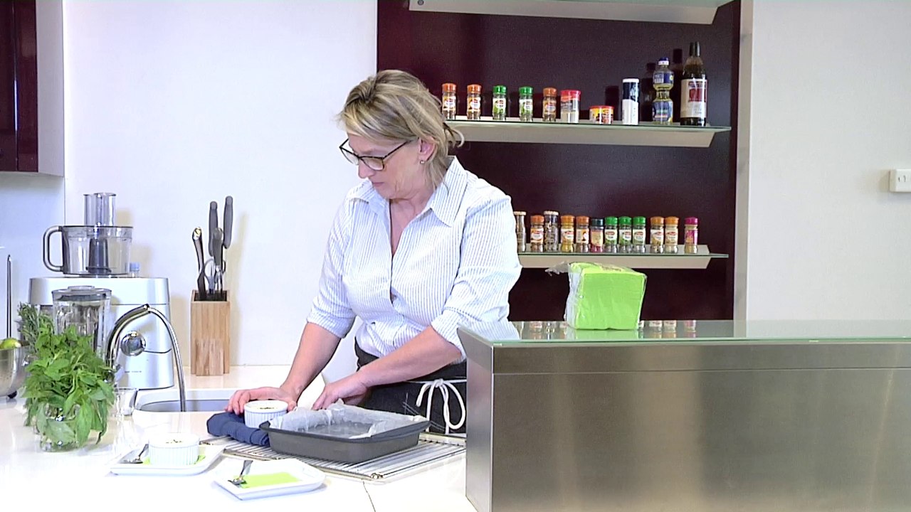 Comment cuisiner les oeufs cocottes ? Les gestes techniques de Cuisine et Vins de France