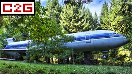 Il habite dans un vieux Boeing 727 !