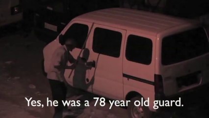 Vea la indiferencia de transeúntes ante mujer que pide ayuda a gritos