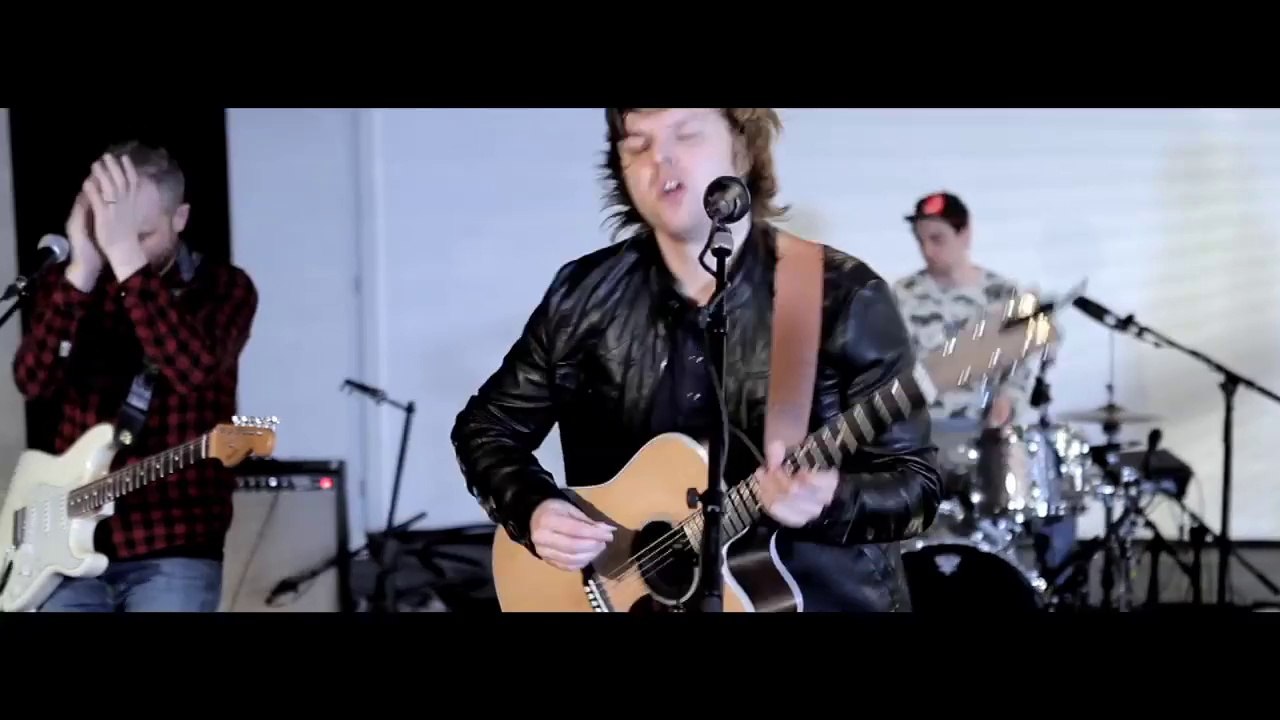 Mono Town - Two Bullets - Live Deezer Session (In The Eye Of The Storm)