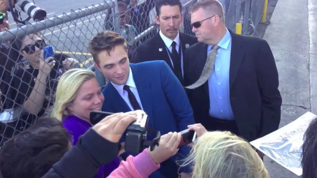 12.06.2014 Robert Pattinson autographs after Jimmy Kimmel Live!