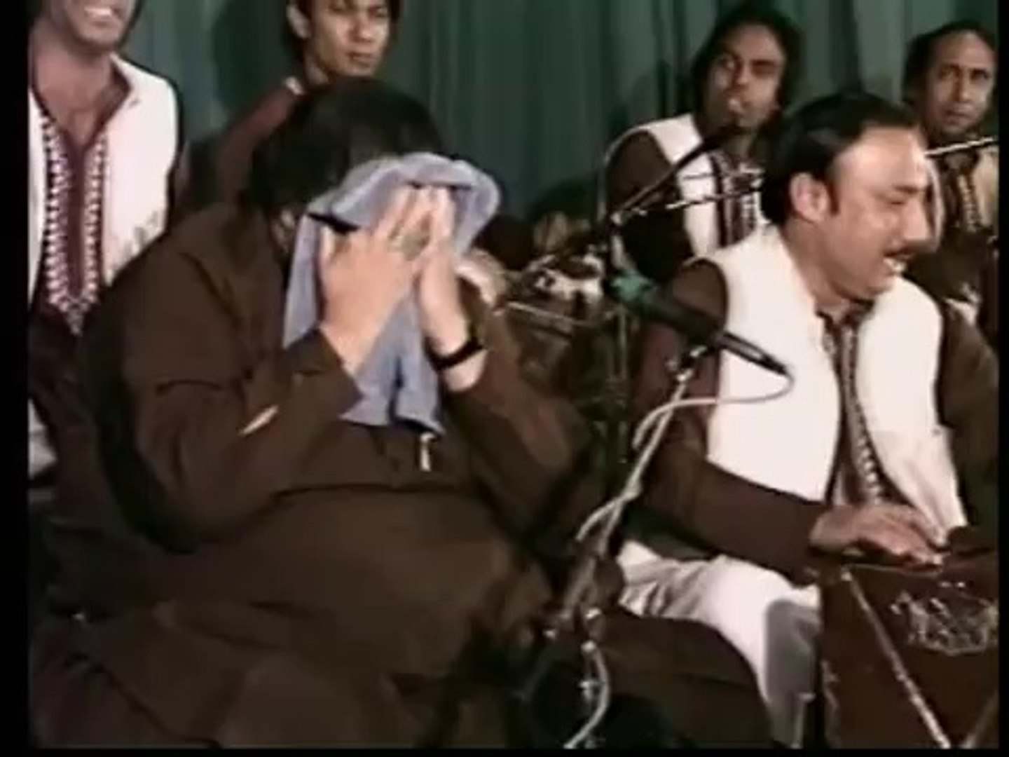 ⁣Kehna Ghalat Ghalat - Nusrat Fateh Ali Khan - Popular Qawwali Songs
