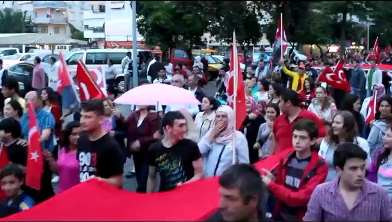 Selçuk Halkı Bayrağına Sahip Çıktı