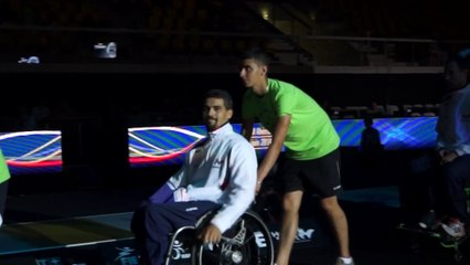 L'épée dames par équipes encourage les champions de l'epée hommes handisport - Euro Escrime Strasbourg 2014