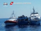Moldovenii au salvat peste 250 de migranti africani Se aflau pe o nava defectata in largul Siciliei