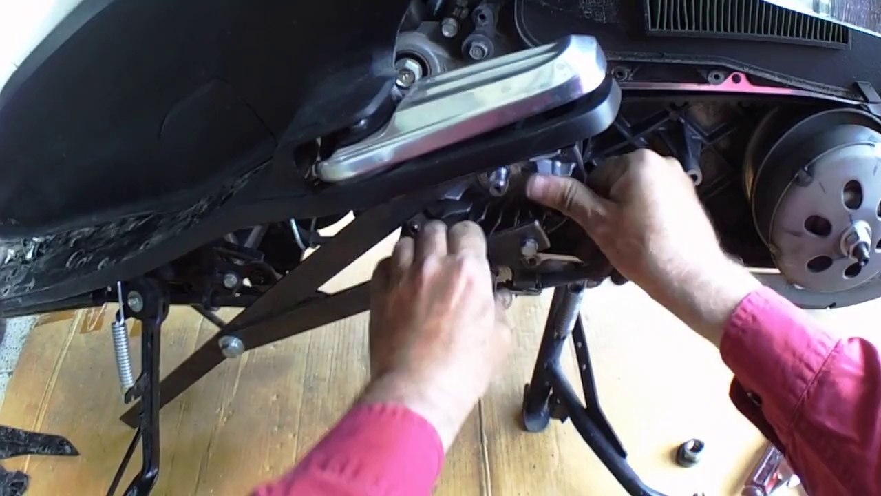 Honda PCX Variator Removal