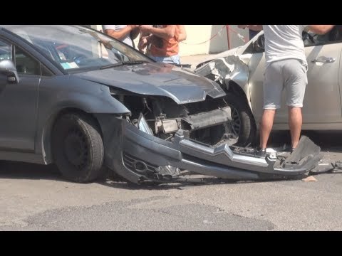 Gricignano (CE) - Violento scontro tra due auto in via Boscariello (14.06.14)