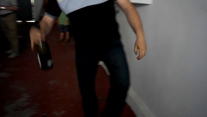 abrir una botella de vino