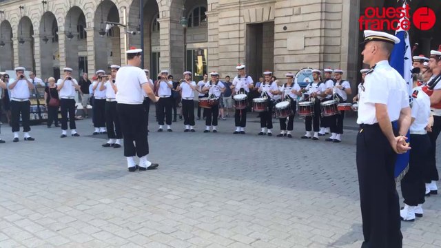 Le bagad de Lann-Bihoué place de la République à Rennes