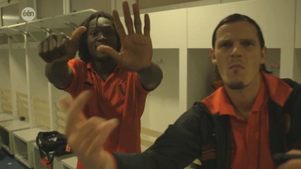 Van Buyten introduit le rap de Lukaku !