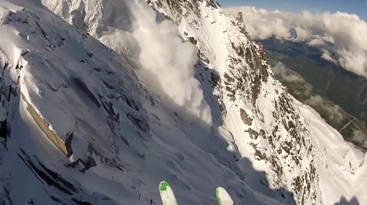 Insane Avalanche speed riding at Aiguille du Midi