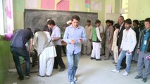 الافغان يتحدون طالبان ويصوتون بالدورة الثانية من الانتخابات