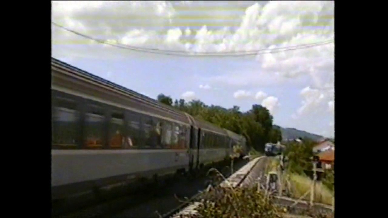 CROISEMENT entre LE VENTADOUR n° 4591, et  TER de LIMOGES - (VIDEO ANALOGIQUE numérisée)
