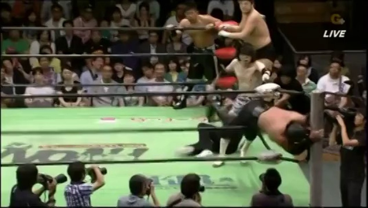 Takeshi Morishima, Maybach Taniguchi & Hajime Ohara vs. Genichiro Tenryu, Shiro Koshinaka & Yoshinari Ogawa (NOAH)